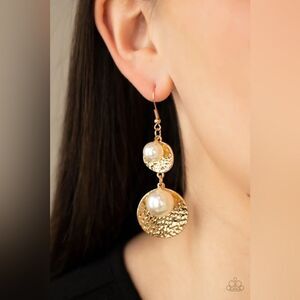 Pearl Dive Gold Earrings (88)